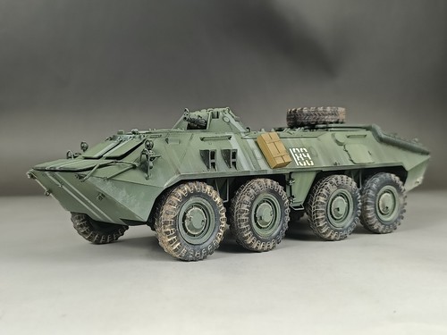 Modelo de vehículo APC ucraniano BTR-70 8x8 construido 1/35 - Imagen 15 de 16