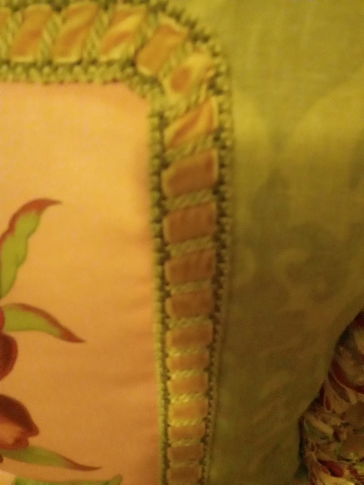 HERMOSO Cabecero Romántico de ALMOHADAS DE CAMA HECHAS A MEDIDA EXCELENTE ESTADO Foto 3 de 4