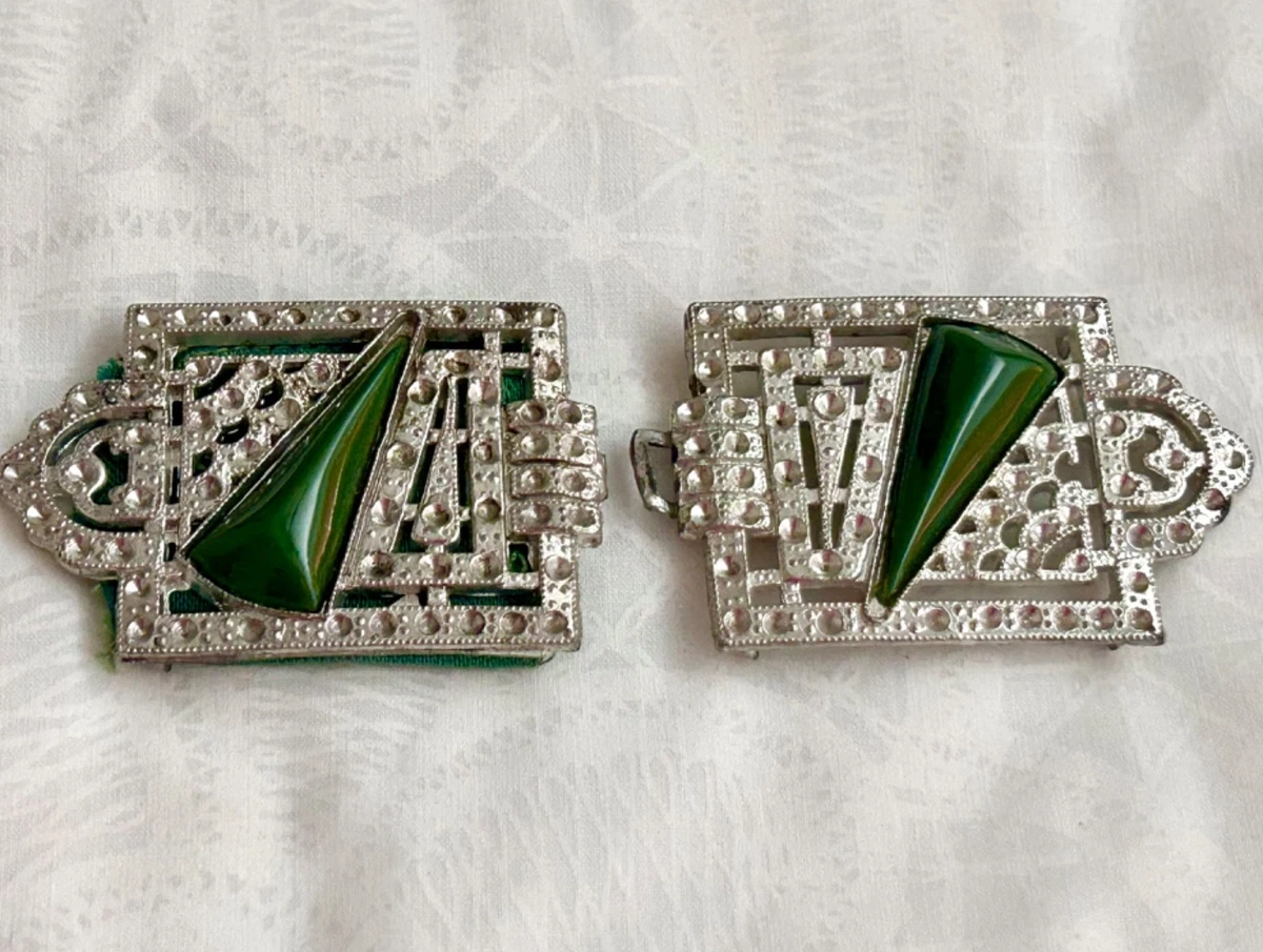 6 Piece Vintage Belt and Shoe Buckles Bakelite, Metal, Mixed Styles – 1920s-40s Vintage belt buckles (plastic and Bakelite). I just tossed  main image 4