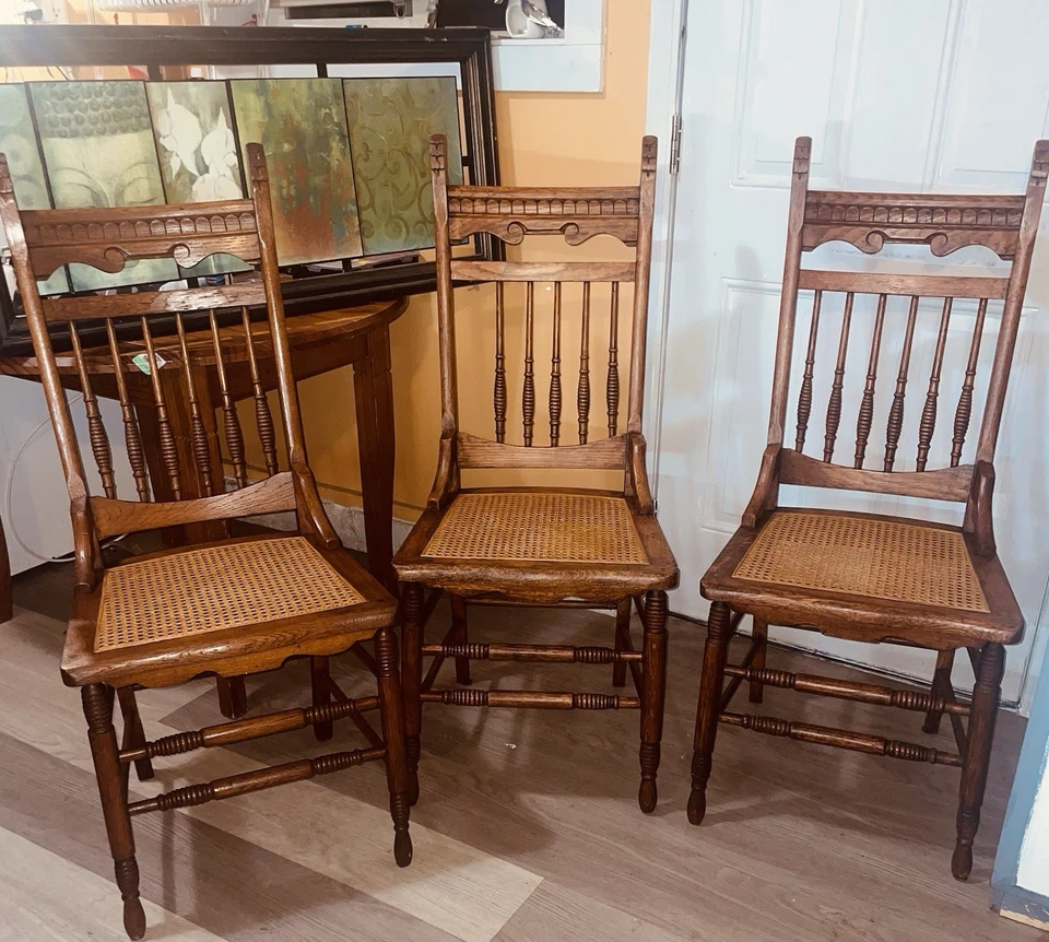 3 sillas de comedor antiguas con respaldo de caña de madera. silla de respaldo prensado con asiento de bastón, Foto 3 de 4