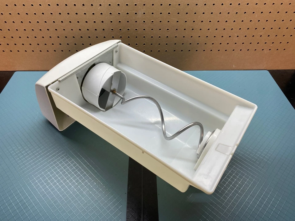 Conjunto de contenedor de hielo para refrigerador Frigidaire (VER FOTOS) P# 241860810 Foto 4 de 4