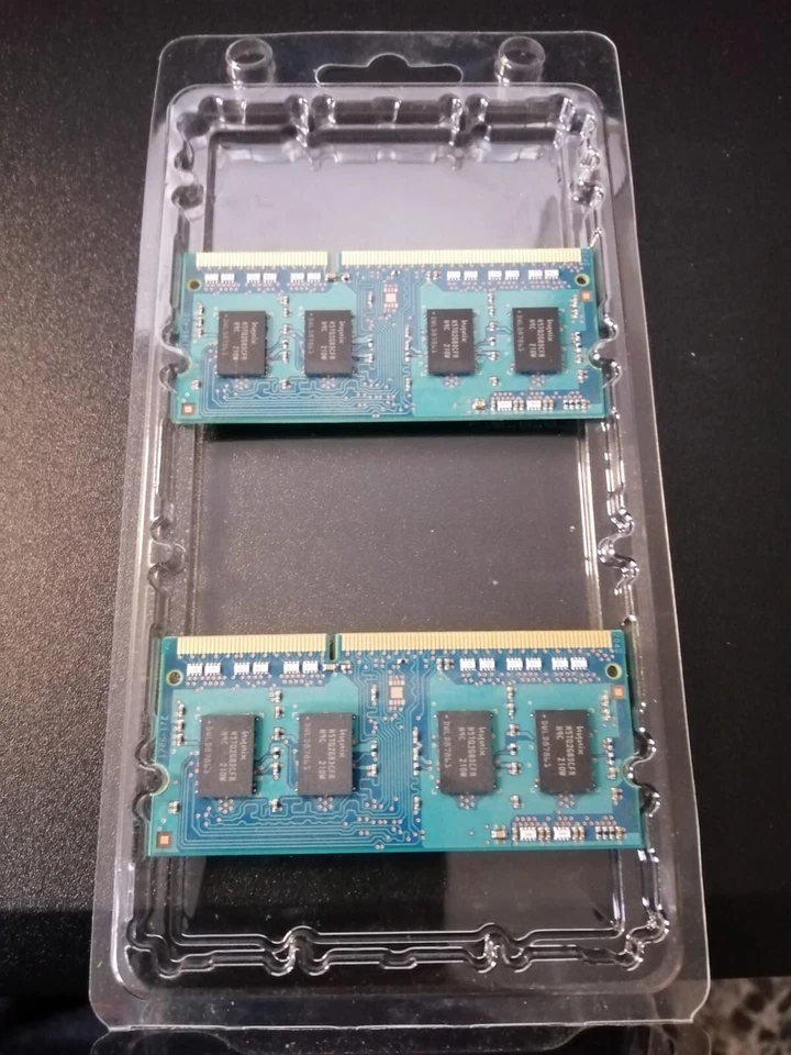 HYNIX 2 MODULI RAM 2GB 1RX8 PC3 010600S 9-11-B2 HMT325s6cfr8c - H9 N0 -AA 1210 S - Immagine 2 di 2