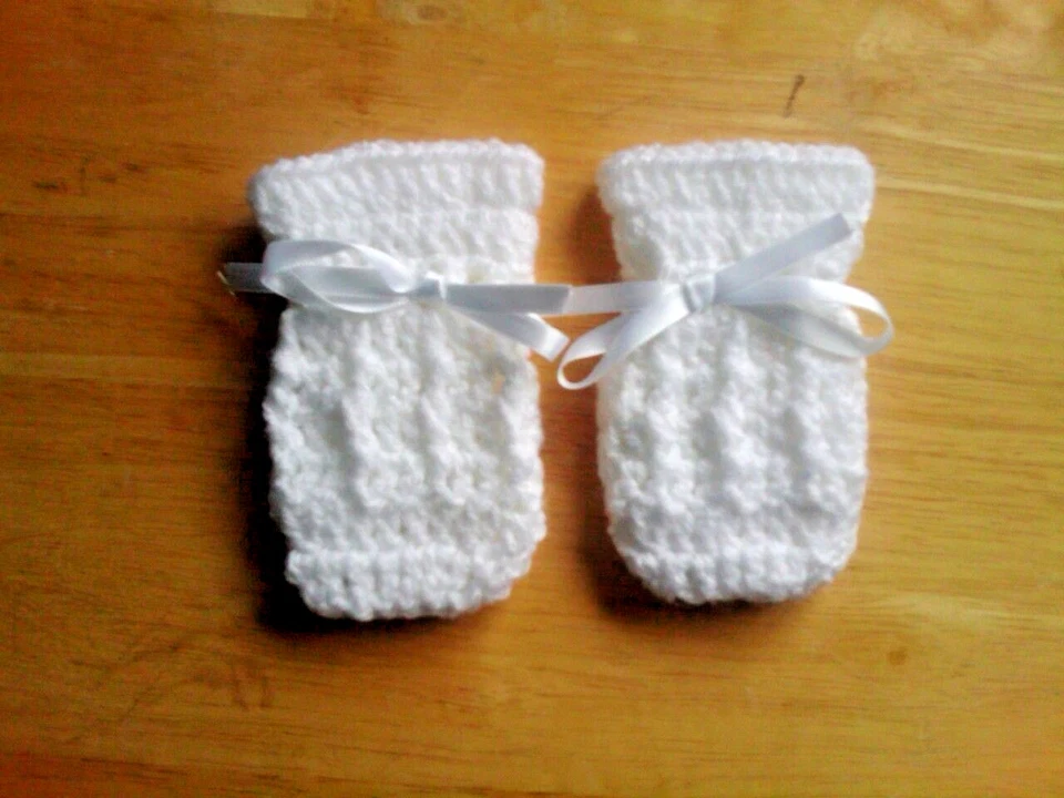 Handgefertigte handgehäkelte Baby Unisex Kabelhandschuhe 100 % Acryl verschiedene Farben