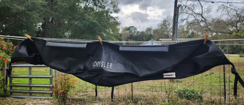 Cubierta de capó/guardabarros de cuero para minivan Chrysler Foto 2 de 2