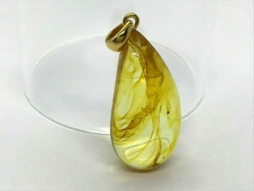 Gioielli e gemme di ambra cabochon