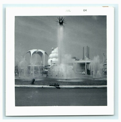 1964 Astral Fountain Atom Atomic Spiral New York World's Fair Photo 3.25 x 3.25