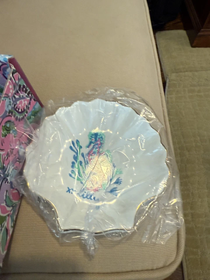 Lilly Pulitzer Be the Sunshine Bath Gift Box Set  - Image 4 of 4