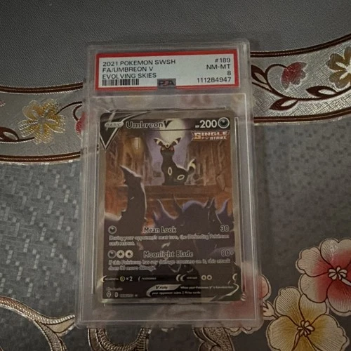 Pokémon Umbreon V Alternate Full Art 189/203 Evolving Skies Ultra Rare PSA 8