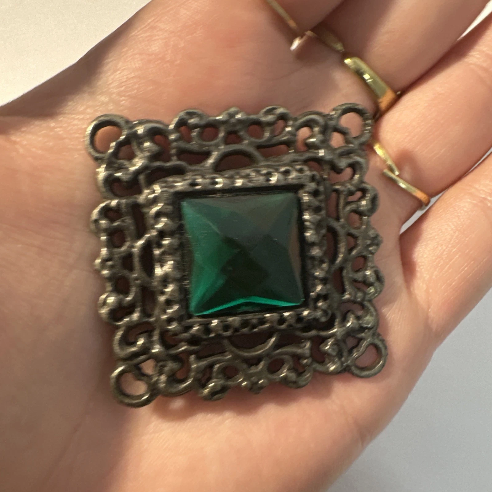 Broche À Définir ? Avec Pierre Verte Bijoux Fantaisie