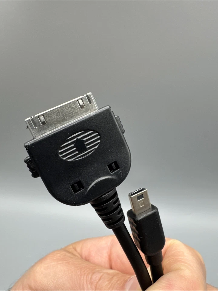 Apogee 1-Meter iPad/iPhone 30-pin Cable for Quartet, Duet-iOS, and ONE-iOS - Image 3 of 3