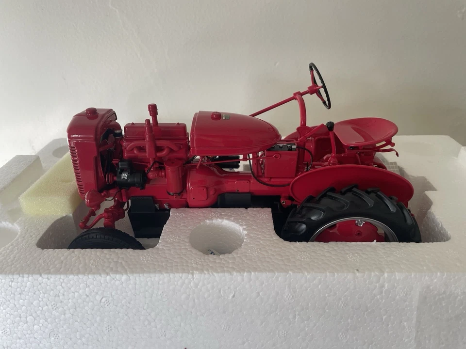 Franklin Mint Precision FARMALL Model A Farm Tractor 1:12 Scale with Box - Image 2 of 4