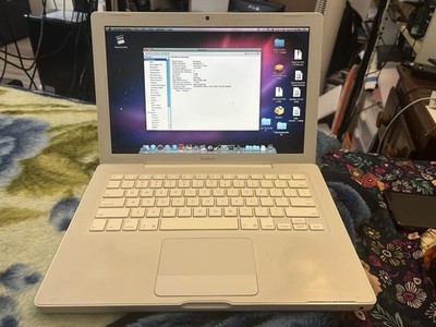 Macbook Mid 2007 Polycarbonate, Core 2 Duo 2.16, 2 GB RAM, 250 GB HDD, OS X 10.6
