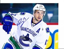 VANCOUVER CANUCKS NICK BONINO SIGNED PRE GAME 8X10