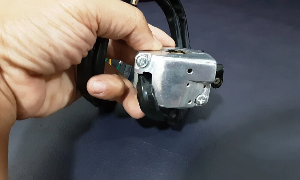 Interruptor de manija LH Yamaha AS3 LS2 LS3 RD125 RS100 RS125 bocina luz señal TW Foto 2 de 4