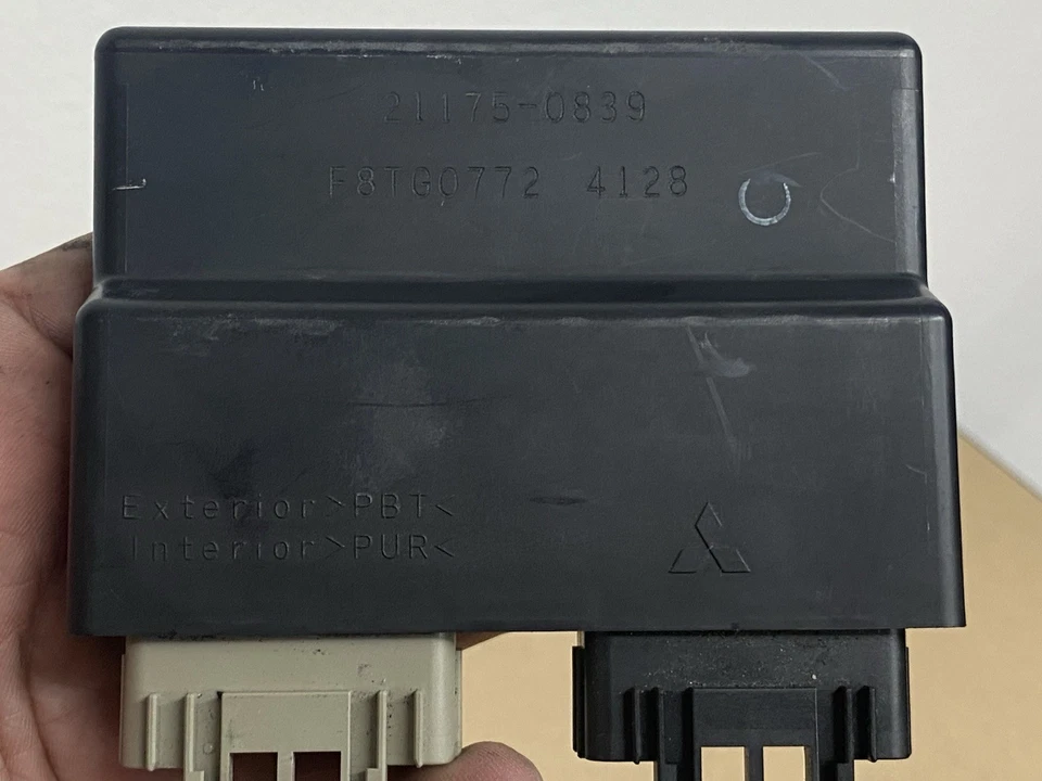 Controlador de computadora principal Kawasaki Ninja ZX14R 2014 12-15 ECU CDI 21175-0714 Foto 2 de 4