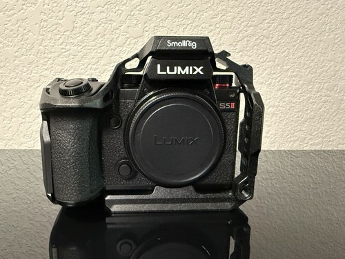 Panasonic LUMIX S5 4K 24.2MP 20-60mm f/3.5-5.6 Full-Frame Mirrorless Camera - Picture 1 of 9