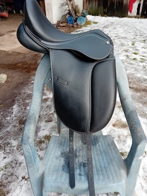 Waldhausen Schwarz 17,5''/44 cm Dressursattel Economic, Synthetik