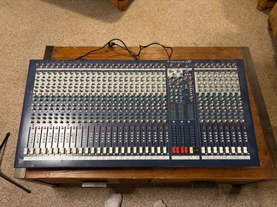 Soundcraft LX7ii 32-Channel Mixer Console