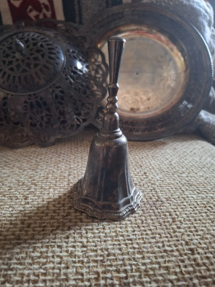 Vintage Antigo AMC Avon Mesa Banhada a Prata Jantar Hand Call Bell - Imagem 2 de 4