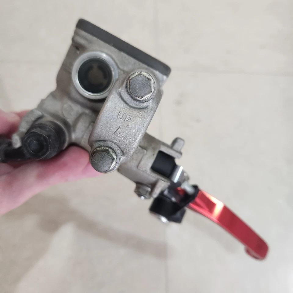 Honda CRF150R RB 2007-2023 freno delantero cilindro maestro y palanca original OEM Foto 2 de 4