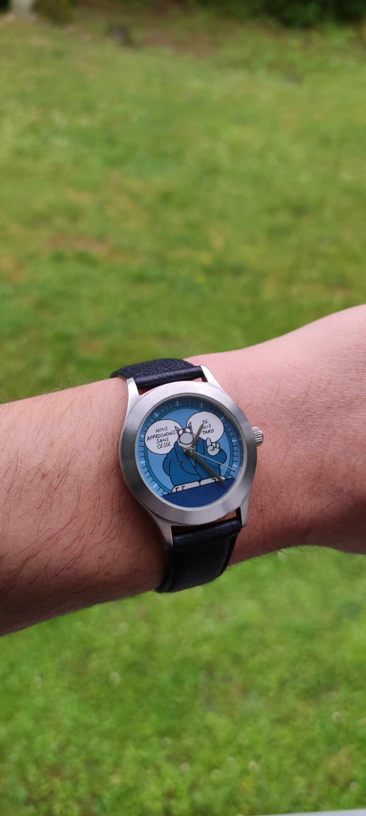 Montre bracelet Le Chat édition collector en acier vintage et cuir noir