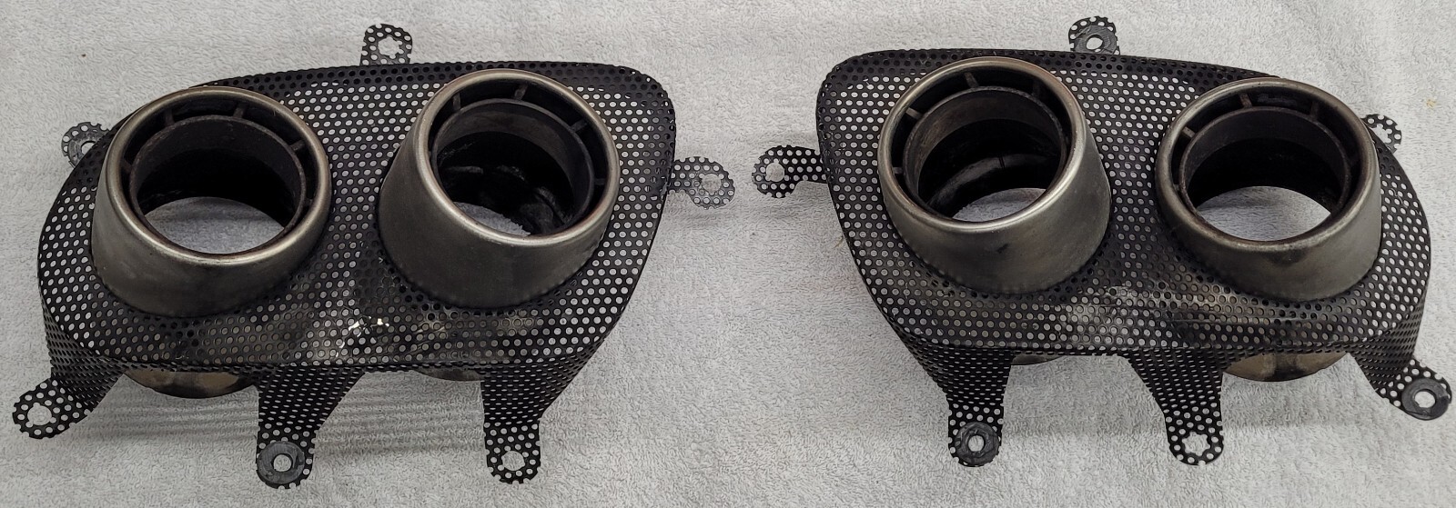Ferrari F12 Berlinetta Tail Pipes Grill Tailpipes Exhaust Tips Tip Left Right