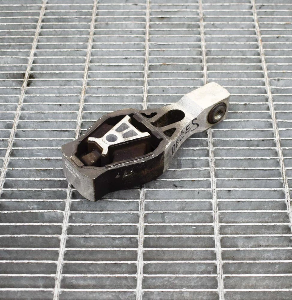 CITROEN C4 Picasso Mk2 1.6 BlueHDi 88kW Gearbox Mount 9805734780 2015 - Image 2 of 4