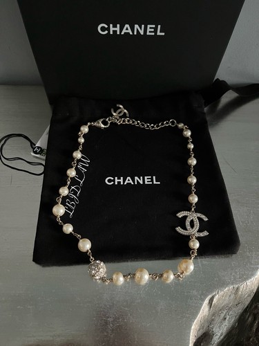 CHANEL 21K Snow Queen Short Pearl 