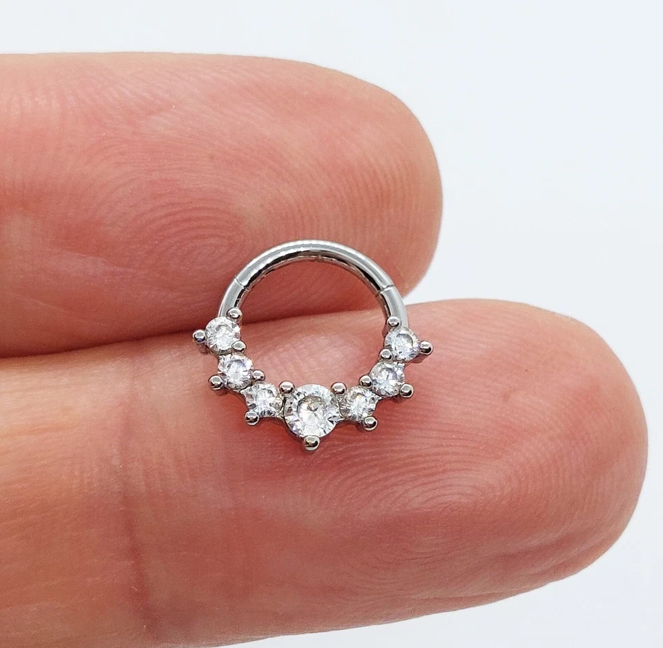 Orecchino clicker in acciaio inox con zirconi bianchi cerchio da elix per septum - Immagine 2 di 4