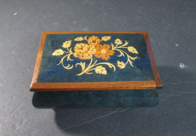 Vintage Italian Made Inlaid Music Box (Brahms Lullaby) Beautiful