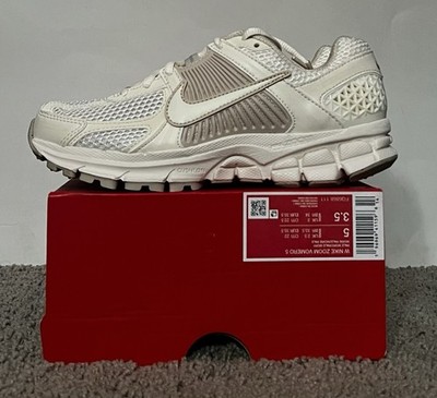Size 5W- Nike Zoom Vomero 5 Shoes Pale Ivory/Sanddrift W NBY FQ6868-111