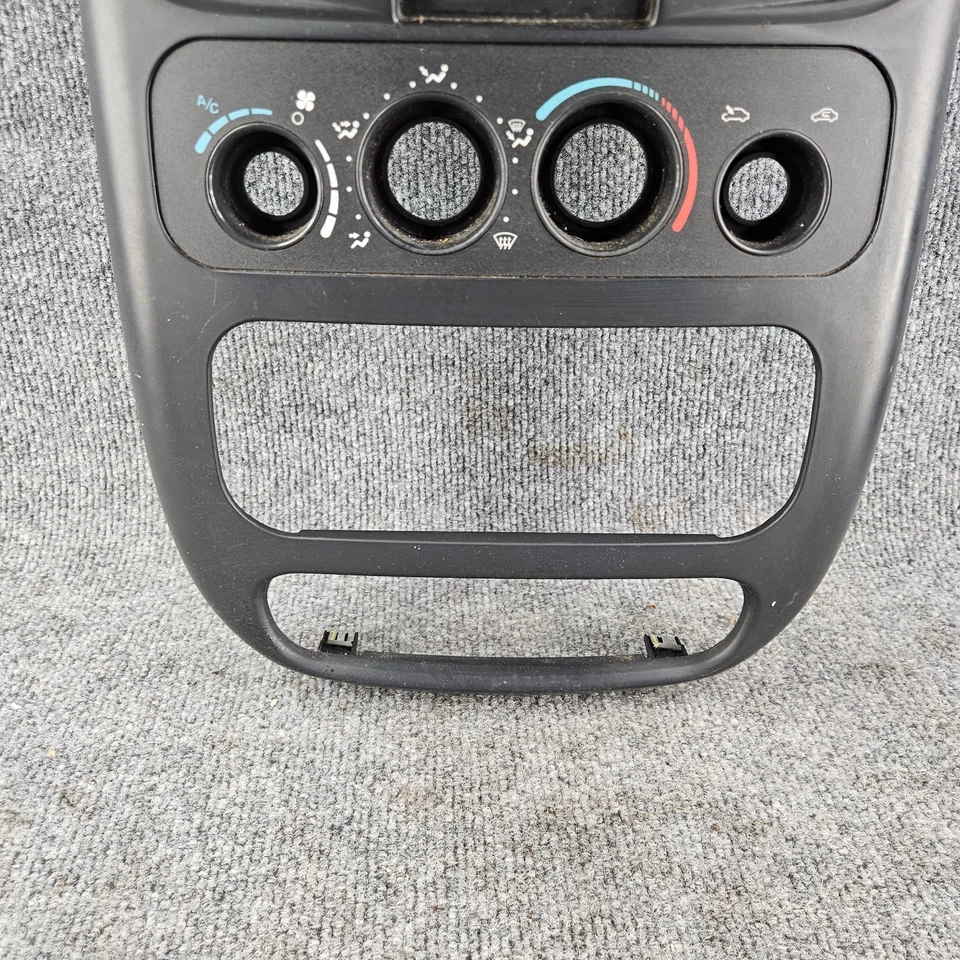Chrysler PT Cruiser 2001-2005 radio central tablero control de clima bisel negro OEM Foto 2 de 4