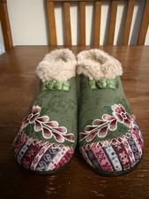 Women  s Embroidered Floral Slippers EU 38 Narrow Faux Fur Lined Green New