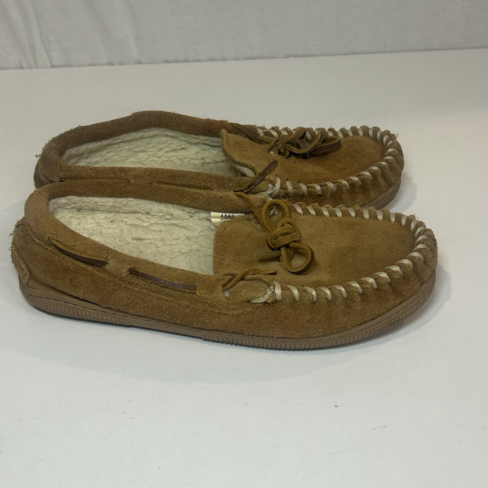 SAOLA Minnetonka Mocassini Donna 3 Marrone Scamosciato Suola Rigida Cally Pantofole Pelliccia di Sherpa