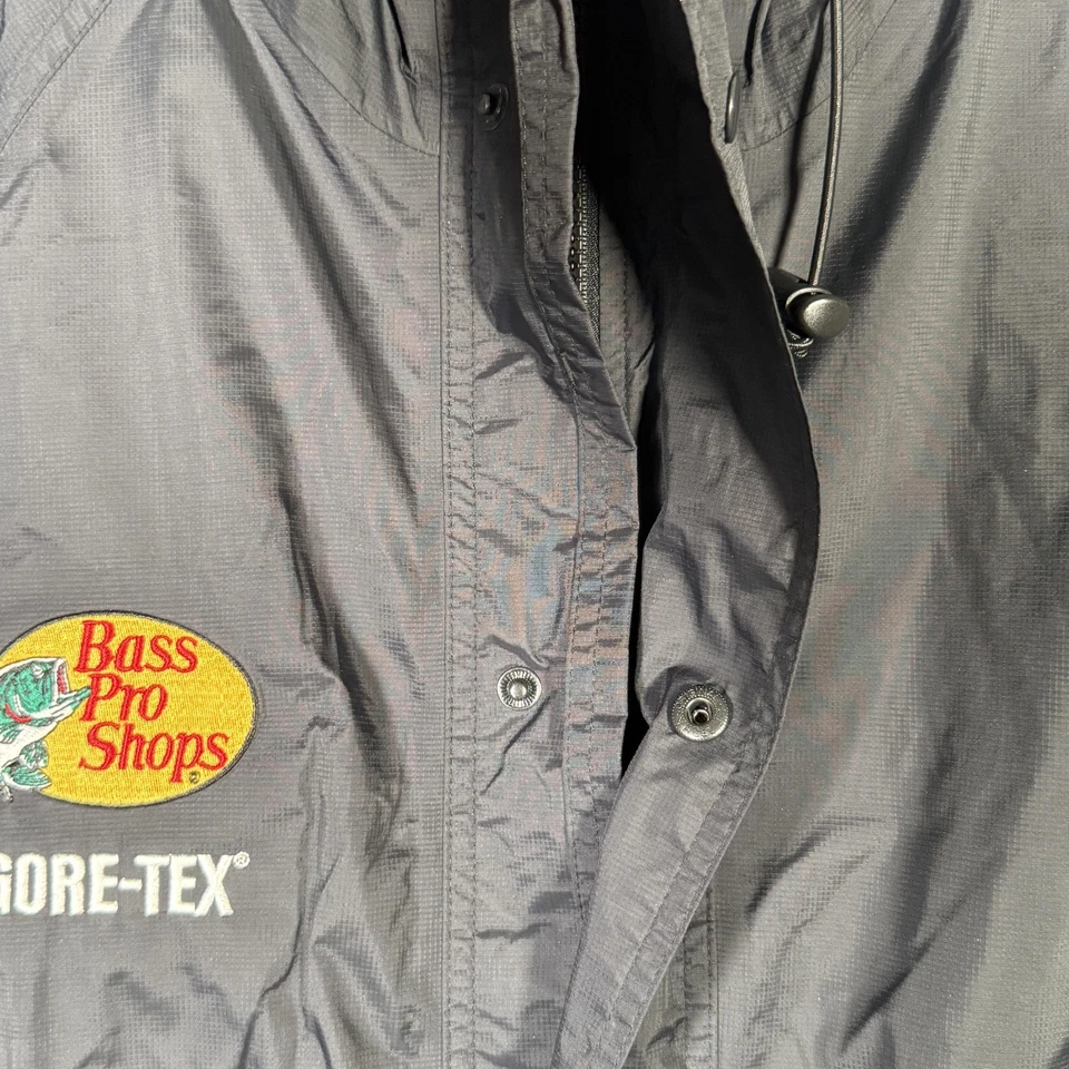 Jaqueta masculina Bass Pro Shops média preta GORE-TEX com capuz impermeável concha de pesca - Imagem 4 de 4