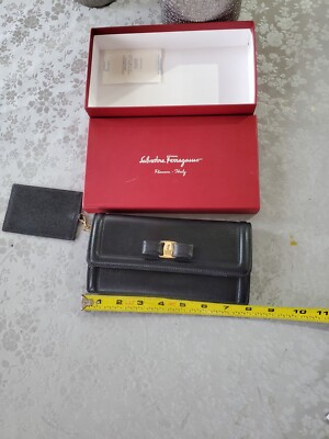 財布 FERRAGAMO VARA FLAP WALLET Ferragamo Vara leather flap wallet - Black|22D155683522001