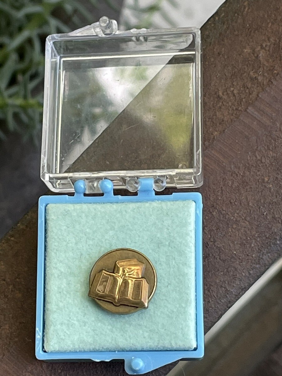 First Holy Communion Lapel Pin & Prayer Card Set - Gold Tone Chalice Pin With John 6:35 Bookmark