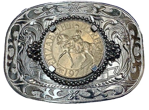 Vintage Queen Elizabeth slinky silver tone coin Belt. Rare. Vintage Queen Elizabeth II Regina Silver tone Stretch Coin  main image 3