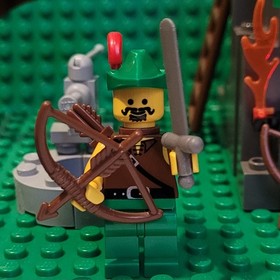 LEGO Hemlock Stronghold 6046 w cas285 + 3 Minifigs Incomplete see Pics & Desc