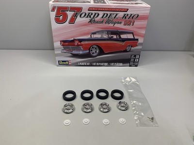 Revell 1/25 1957 FORD DEL RIO MODERN WHEELS AND TIRES/JUNKYARD/DIORAMA