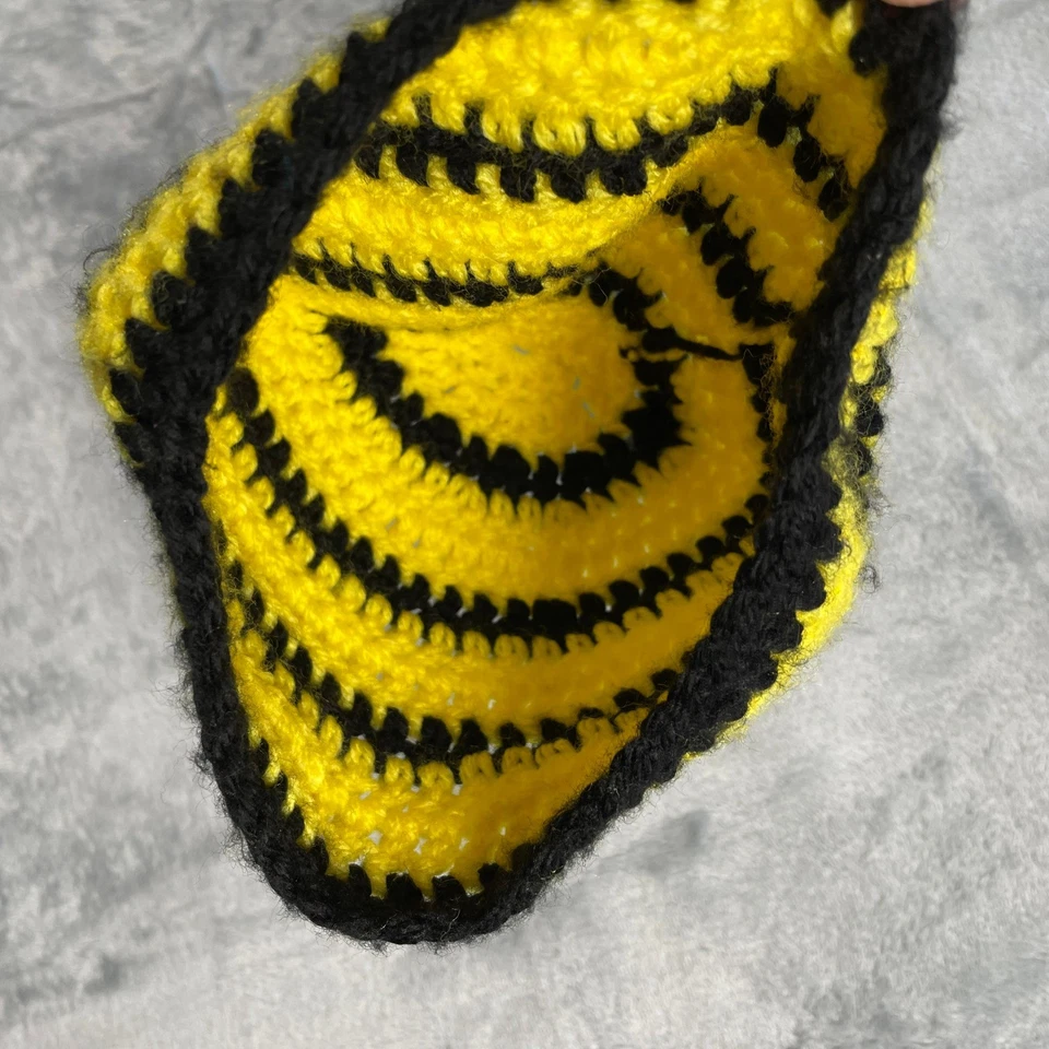 Adorable sombrero de abeja de ganchillo para bebés y niños pequeños con lindas antenas Foto 3 de 4