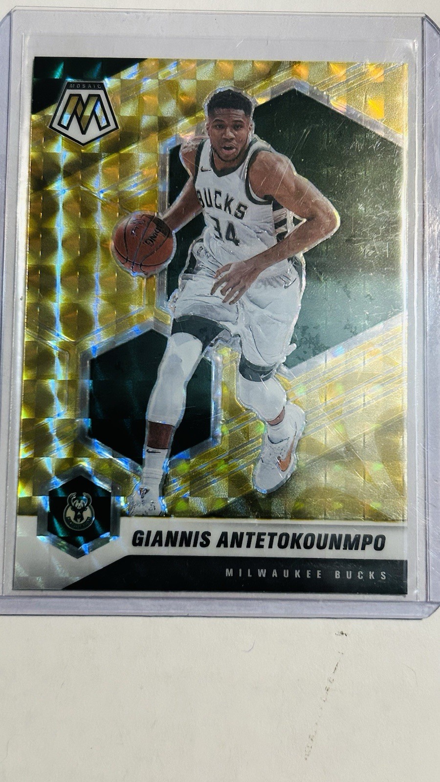 2020-21 Panini Mosaic Giannis Antetokounmpo #80 Reactive Yellow - Bucks