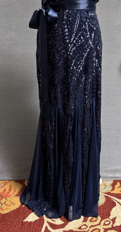 Vestido formal R&M Richards 8 lantejoulas azul marinho mãe noiva sereia - Imagem 3 de 4