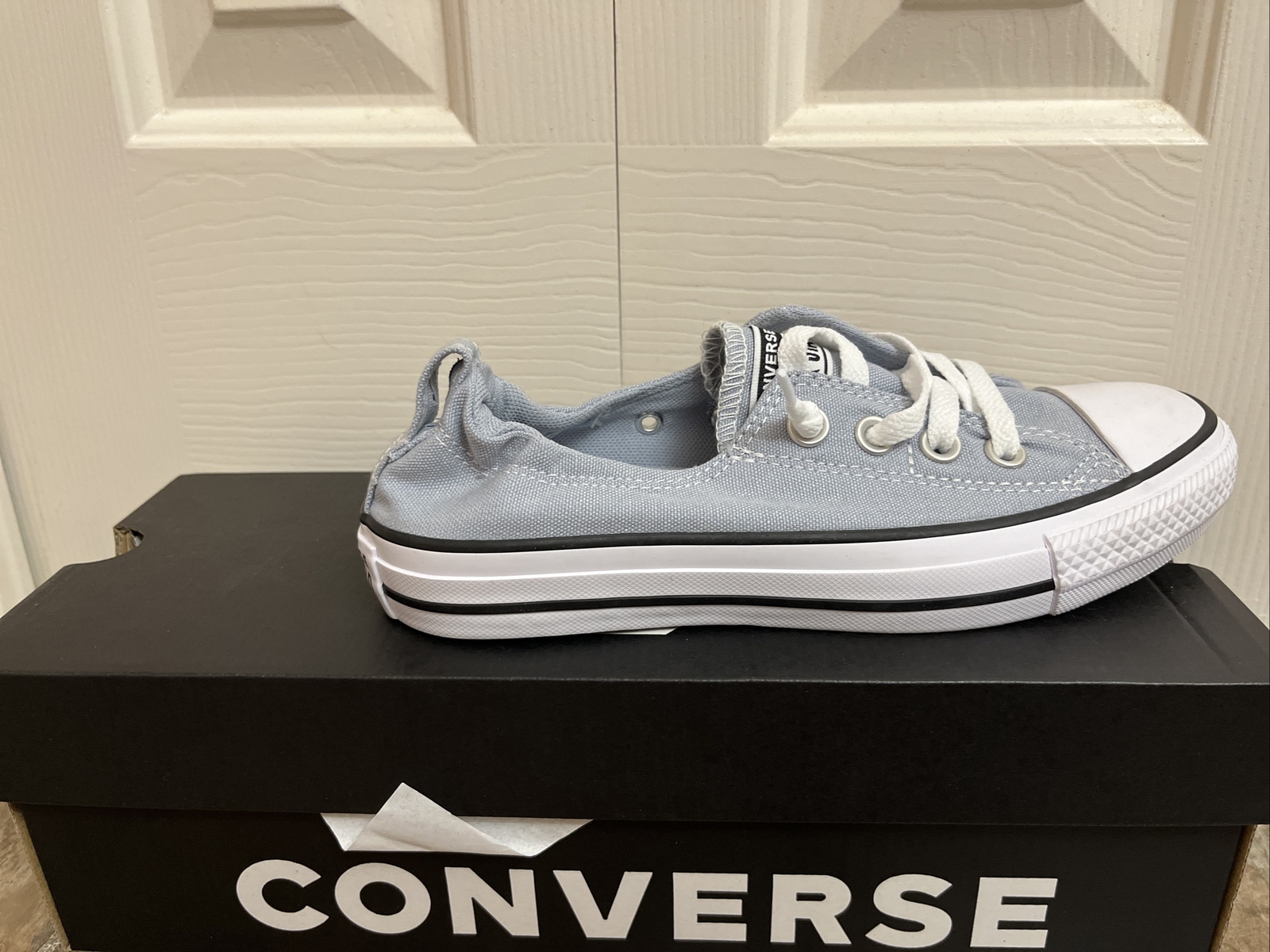 Converse SZ 6 Chuck Taylor All Star Women’s Shoes NEW IN BOX A08221F Converse SZ 6 Chuck Taylor All Star Women’s Shoes NEW IN BOX A08221F