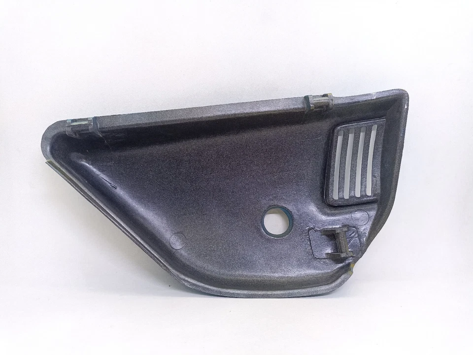 Cubierta lateral de cuadro para Suzuki GT185 GT 185 125 LH NOS 47211-36001-797 Foto 2 de 4