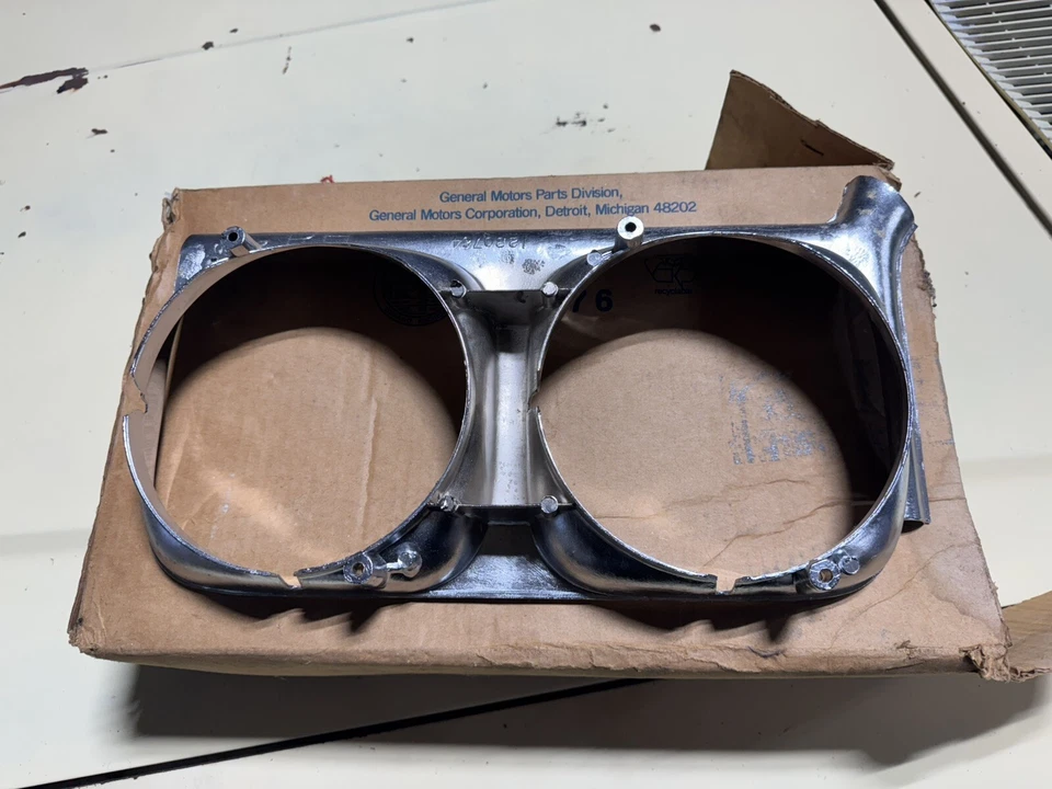 Ободок фары 1970 Buick Skylark GS новый из старых запасов - Изображение 2 из 4