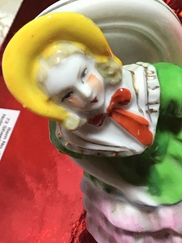 Toma Victorian Porcelain Girl Sitting in a Chair  with book. Figurine  Japan - Picture 5 of 5