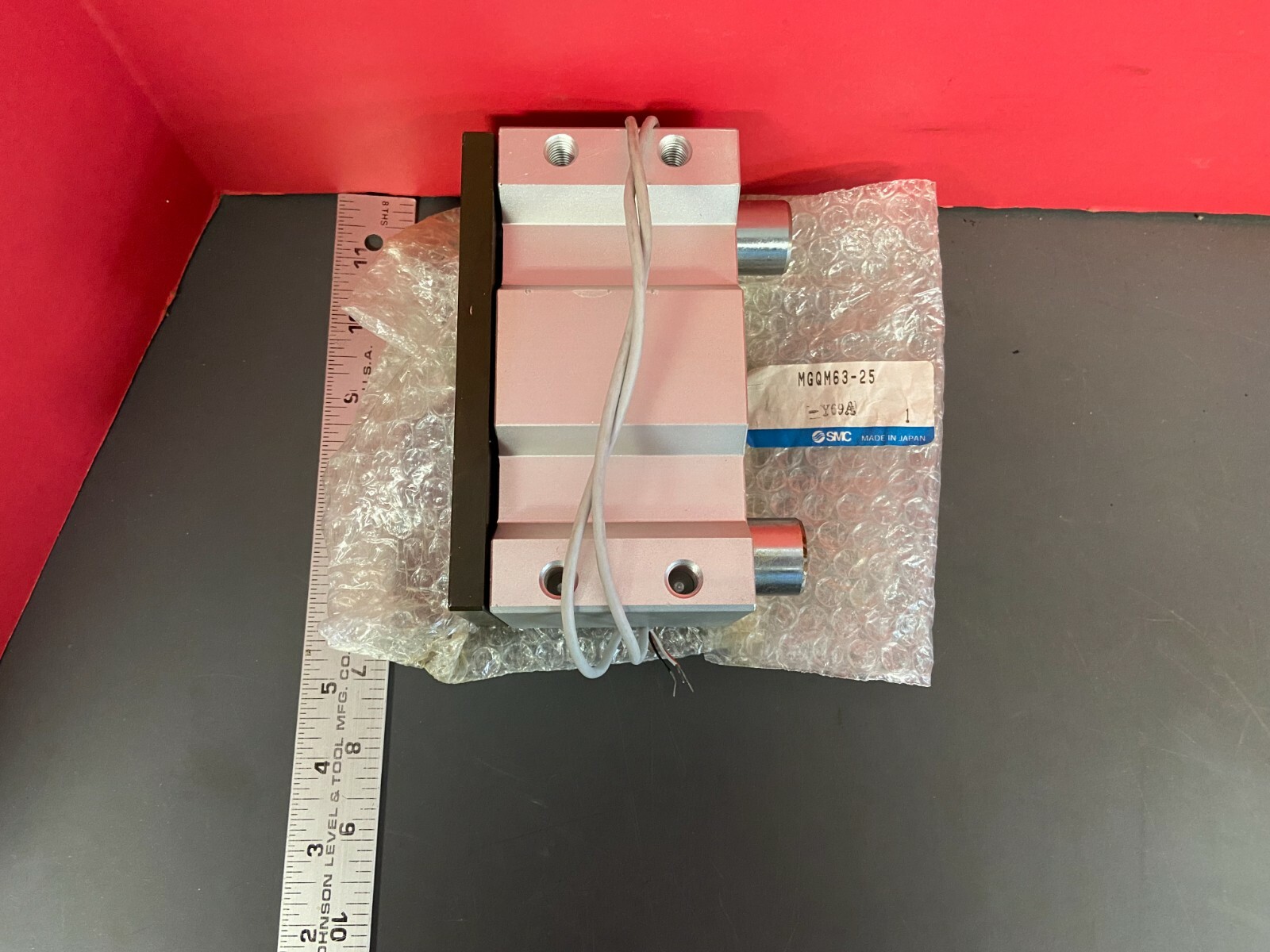 SMC MGQM63-25- PNEUMATIC AIR CYLINDER