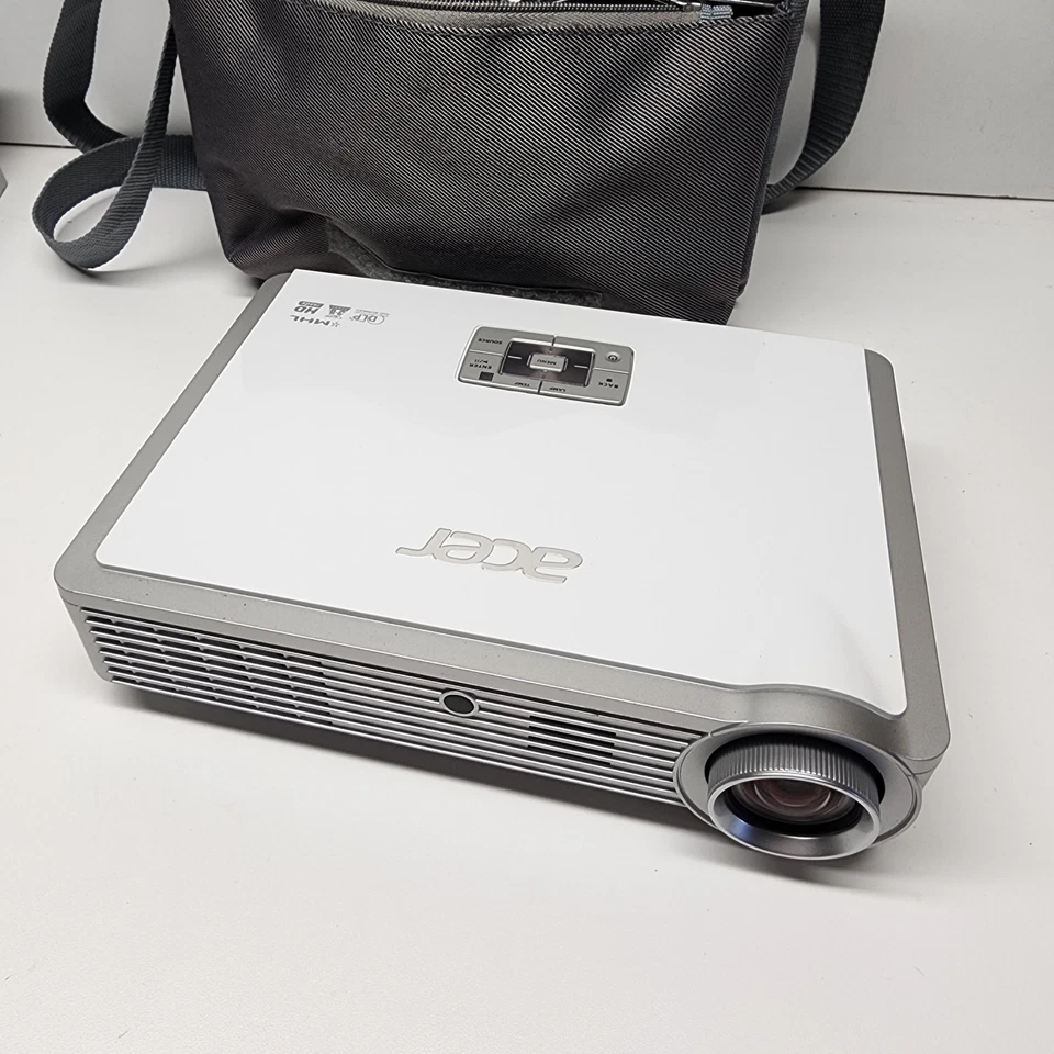 Acer K335 Projector with Remote And Carrying Case - Image 2 of 4