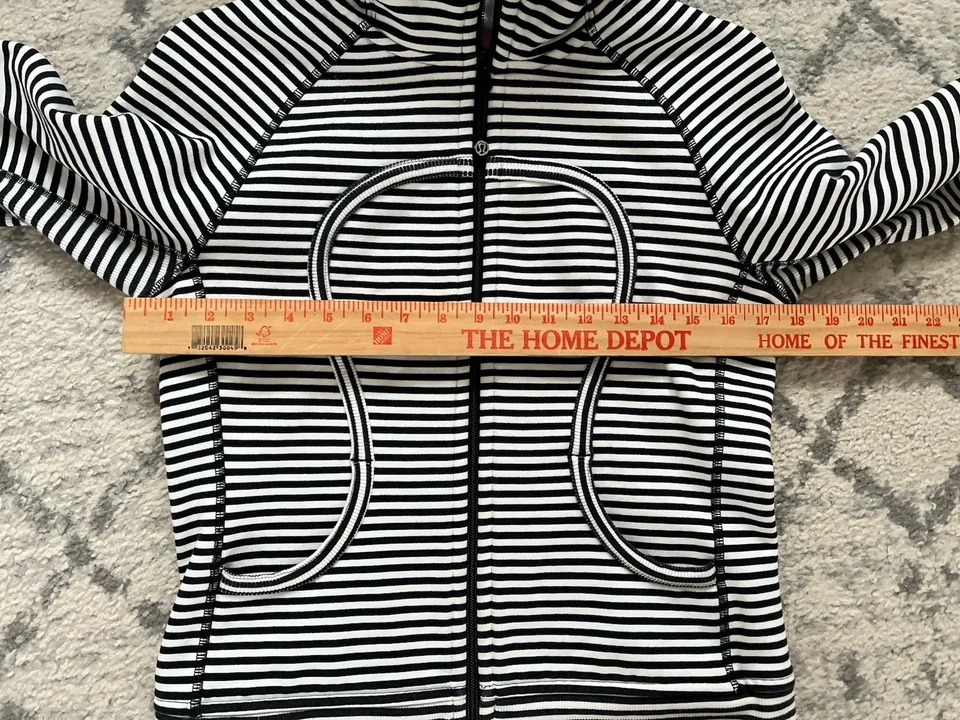 Sudadera con capucha de buceo Lululemon a rayas para mujer Fitness Lounge pequeña 6 Foto 4 de 4